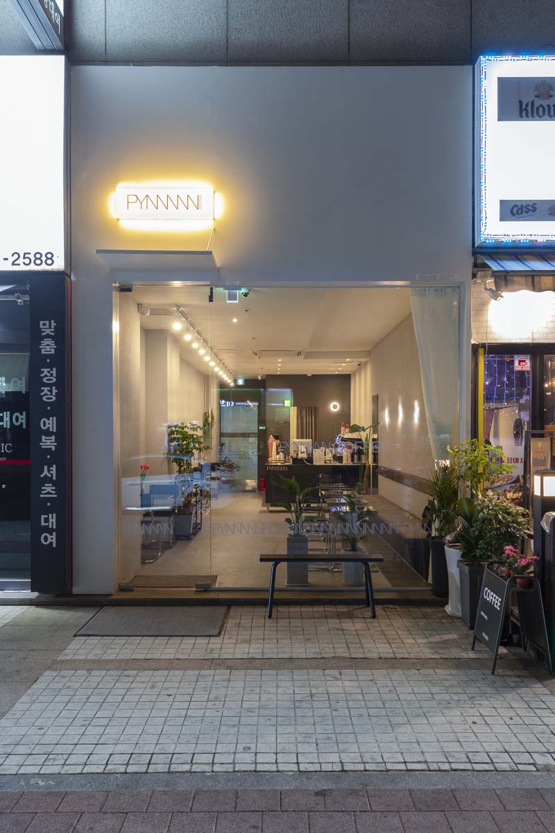 黑白光影中的 13 坪咖啡空间-2