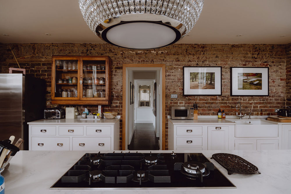 英国肯特郡前洗礼堂的时尚工业风格住宅设计-10