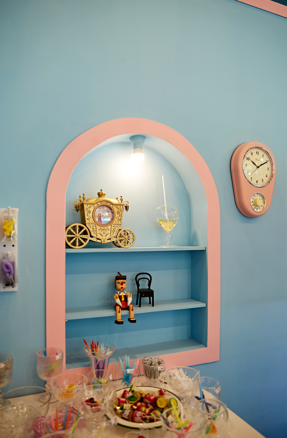 粉色梦幻 | 韩国设计师打造 10 平米迷你咖啡厅-16