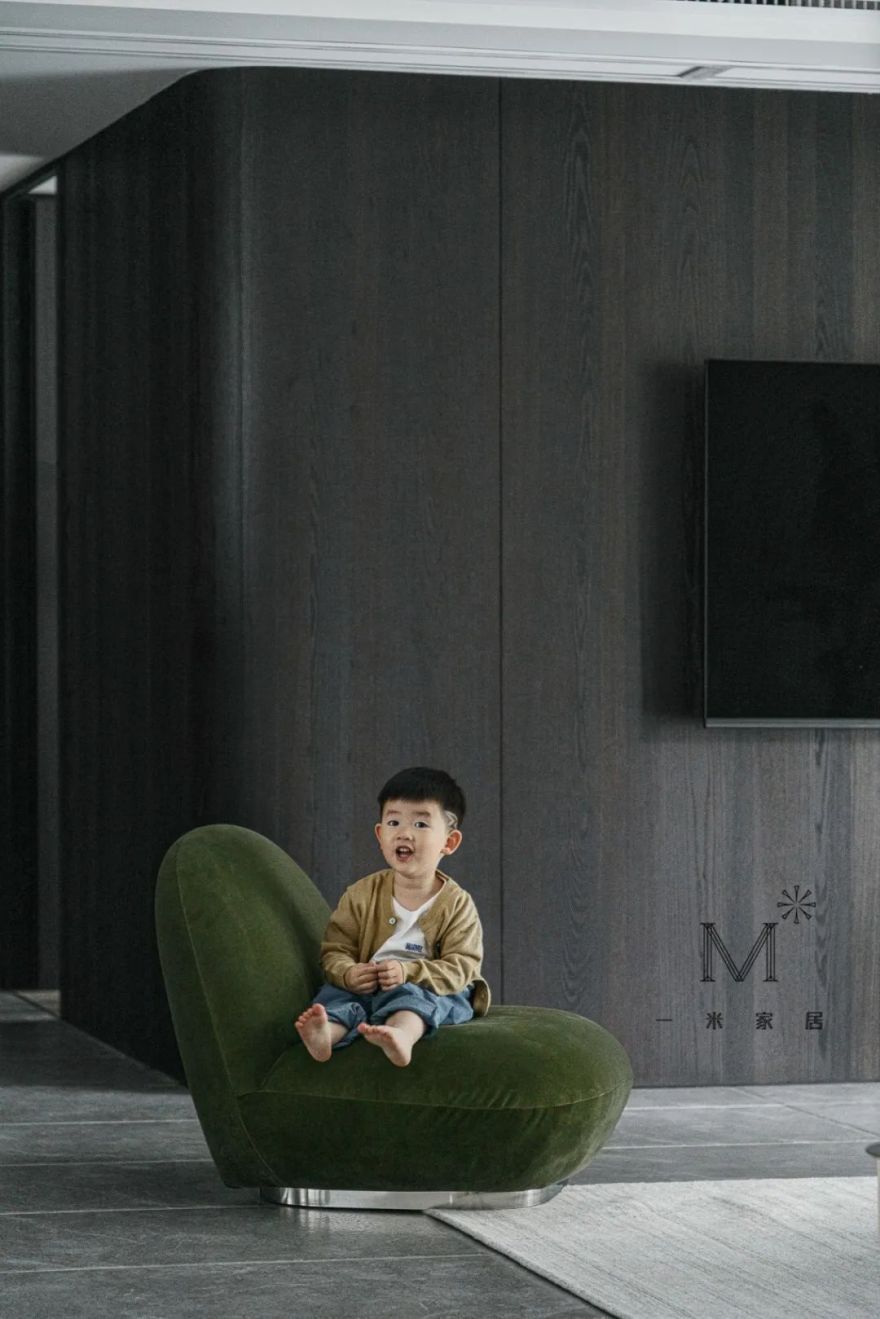 143㎡现代简约家居,演绎黑与白的时光对话-12