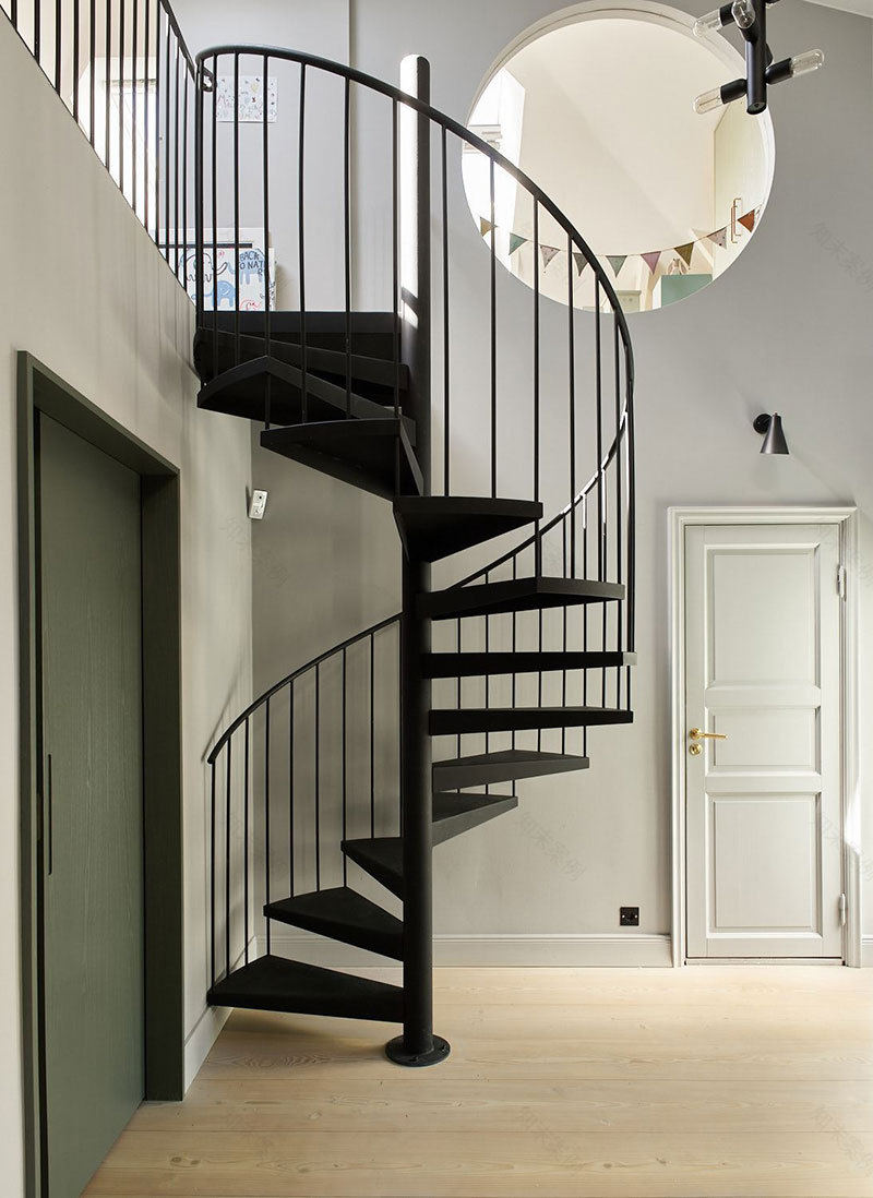 瑞典绿意盎然的前教堂住宅-16