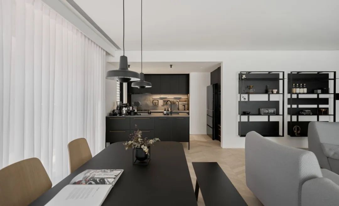 现代黑白灰搭配的北欧风住宅丨工作室-15