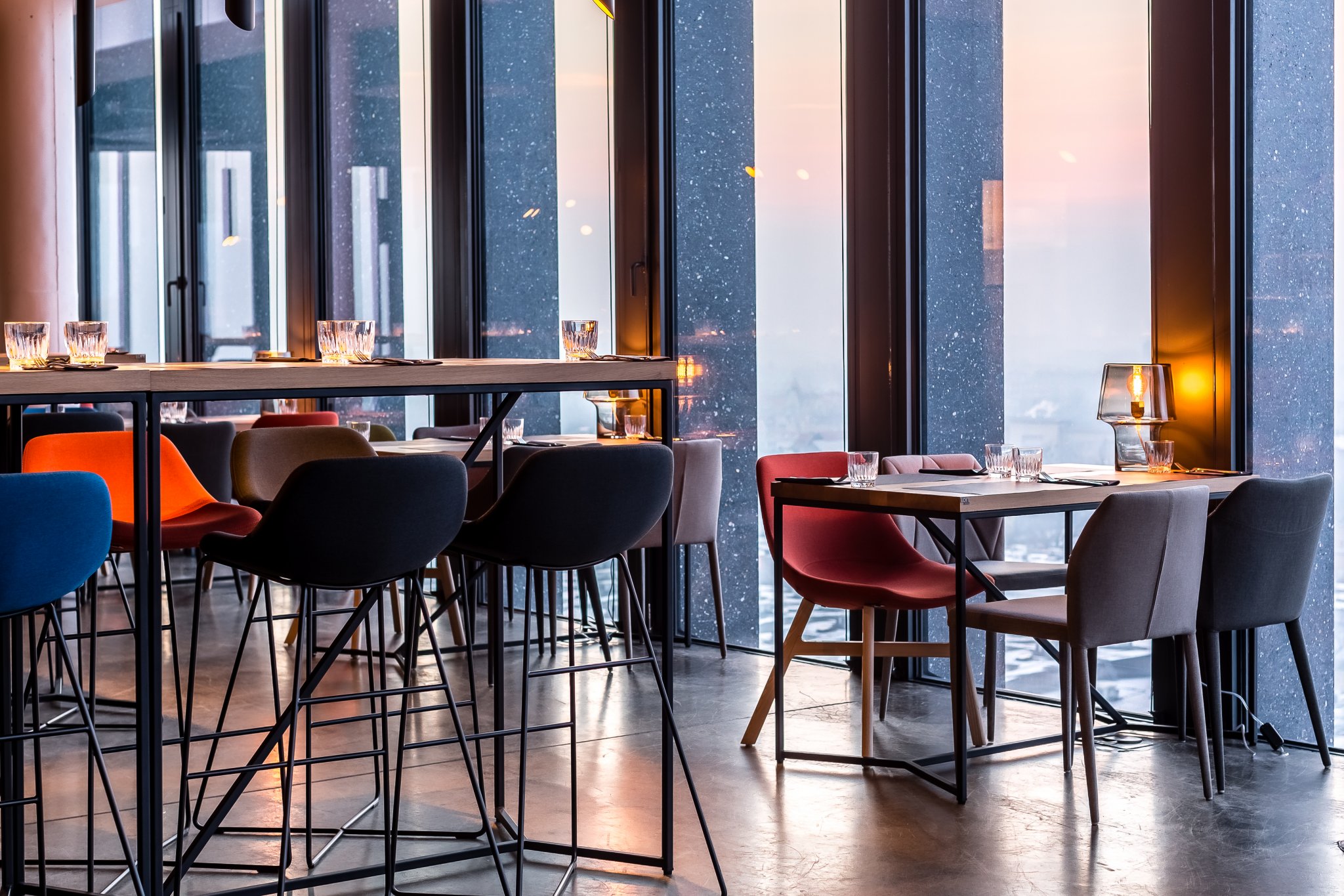 都市之巅 · MUS 餐厅的现代空间设计-8