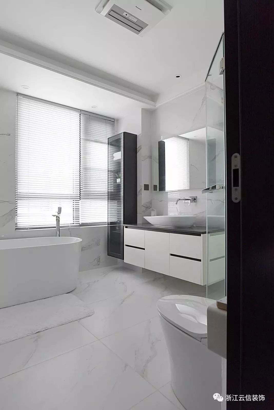 极简黑白灰，打造温馨高级住宅-92