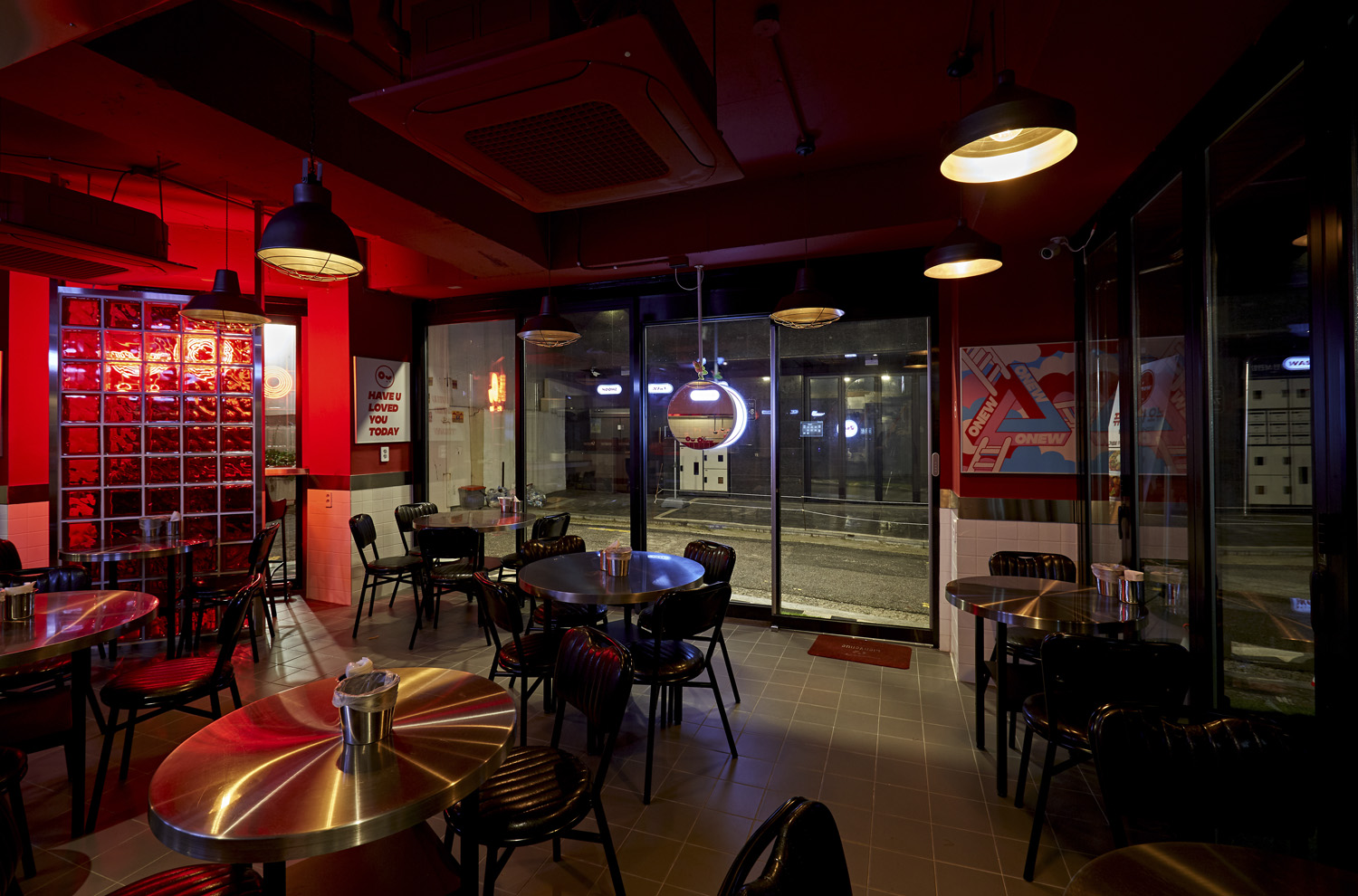 光影营造独特氛围的 18 坪小酒馆设计-6