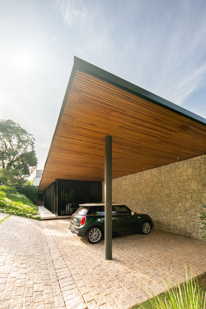 融入自然的现代绿意住宅丨巴西圣保罗丨Belluzzo Martinhao Arquitetos-44