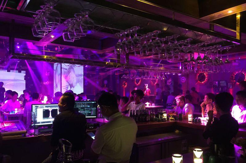 海南昌江呀诺达复古文艺酒吧-35