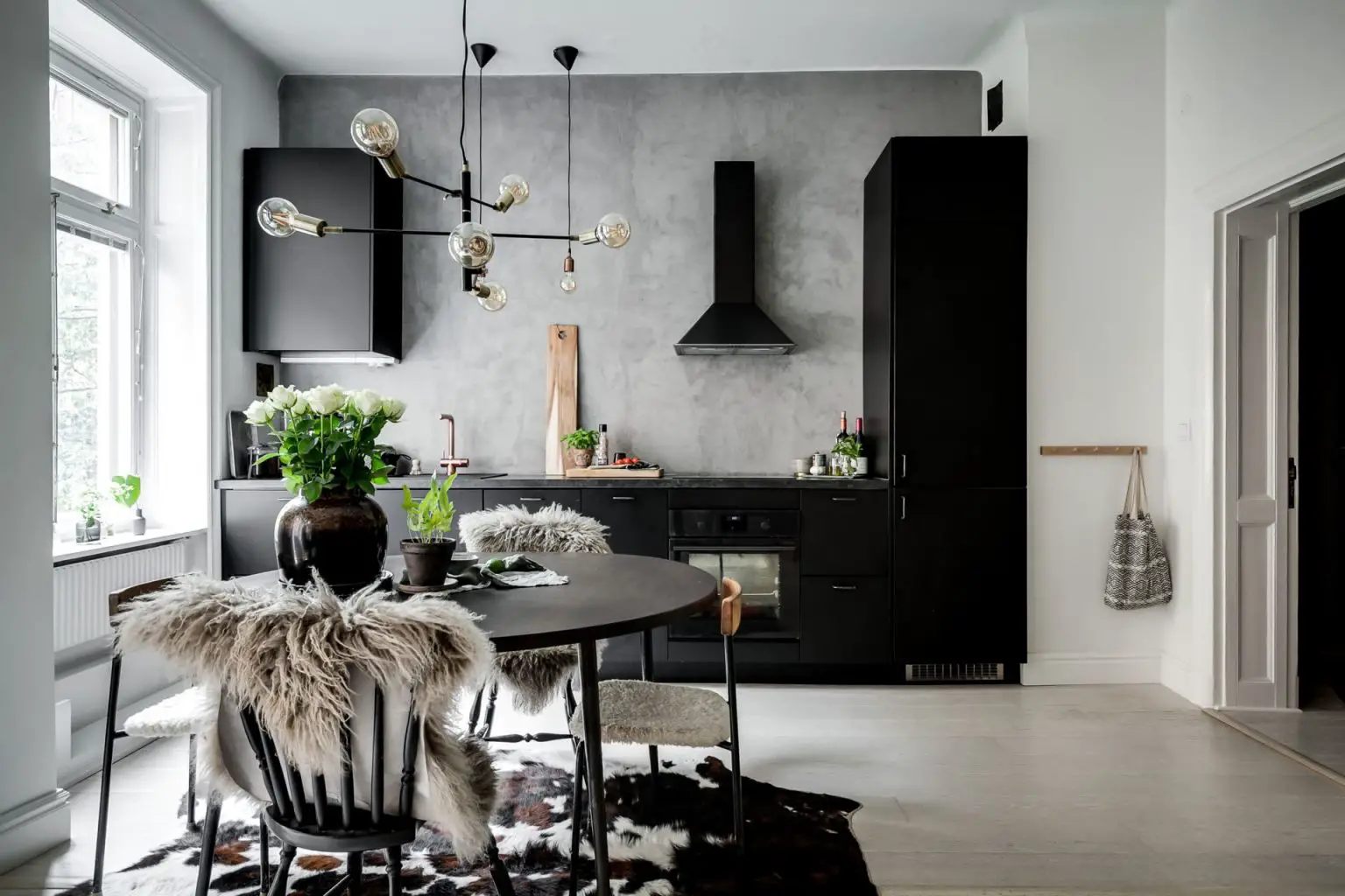 44 平米瑞典公寓玩转玻璃隔断与色彩-8