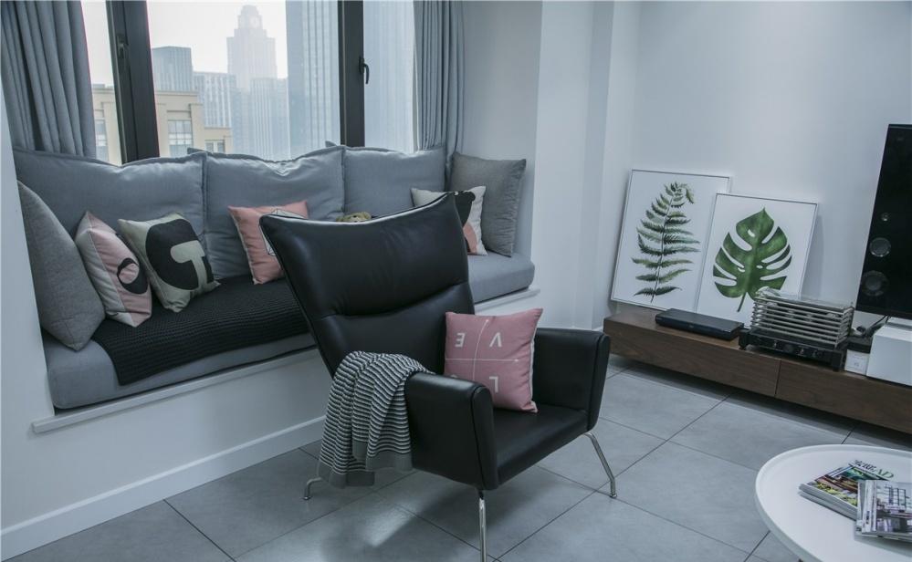 一个人的舒适生活,开放式公共空间与多功能卧室设计-8