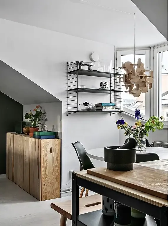 明亮与暗调交融的屋顶公寓-7