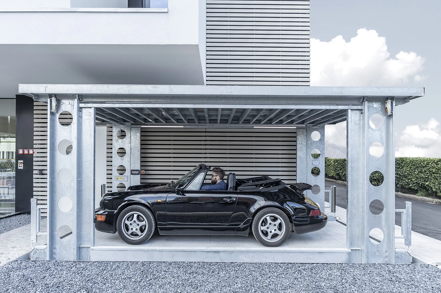 意大利湖畔酒店智能停车设计-17