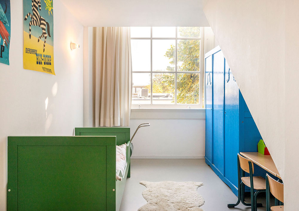 历史学校建筑改造的明亮工业风格荷兰阁楼-20