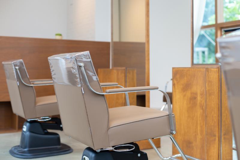 极简黑白风，打造精致理发店空间-15