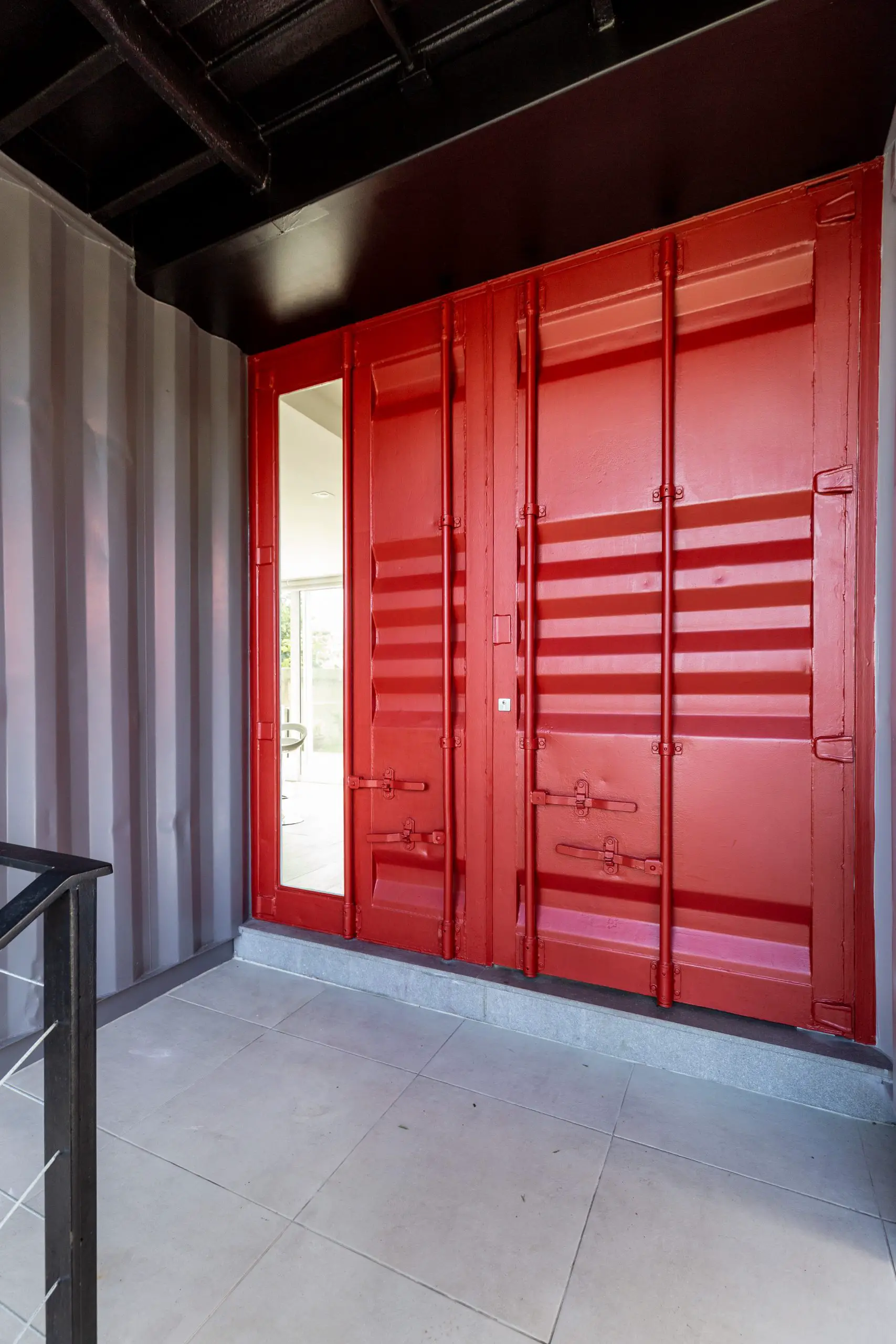 巴西集装箱住宅 | 木质设计打造温馨家居-6