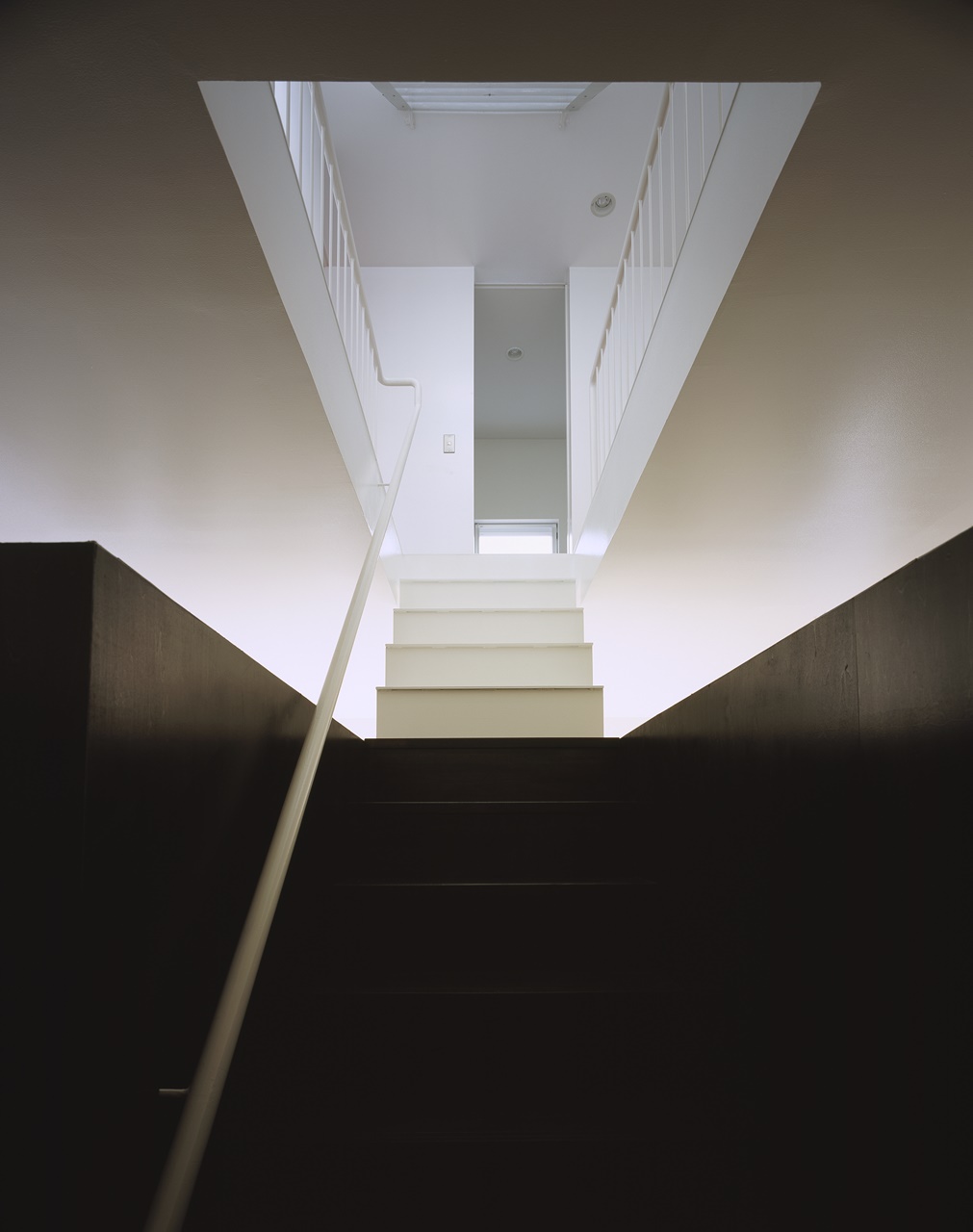 青い家（Blue house）丨日本大分丨塩塚隆生アトリエ（意匠）,大賀成典（構造）,河野設備設計室（設備）-6