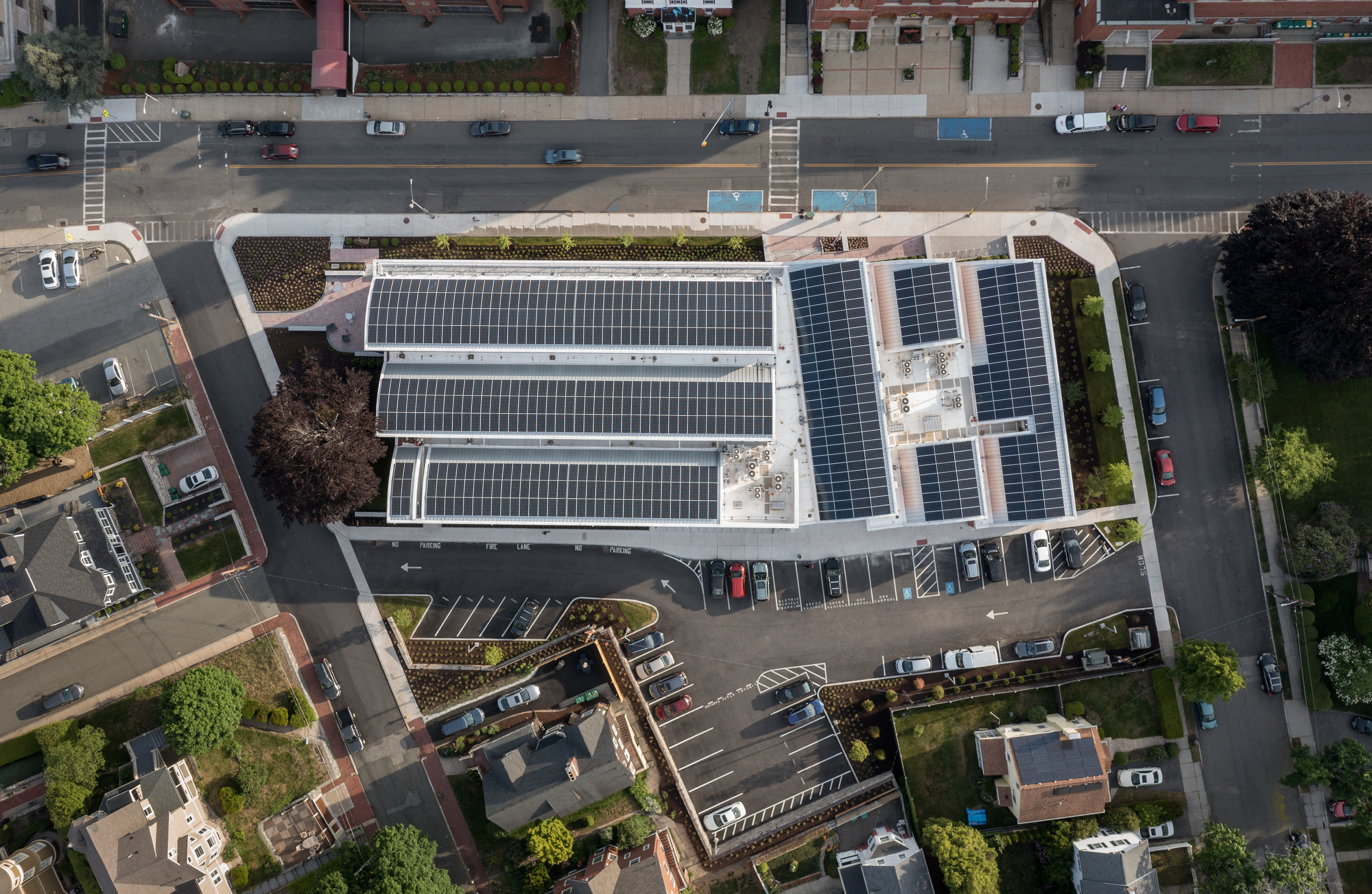 Charlotte & William Bloomberg Medford Public Library / Schwartz/Silver Architects-50