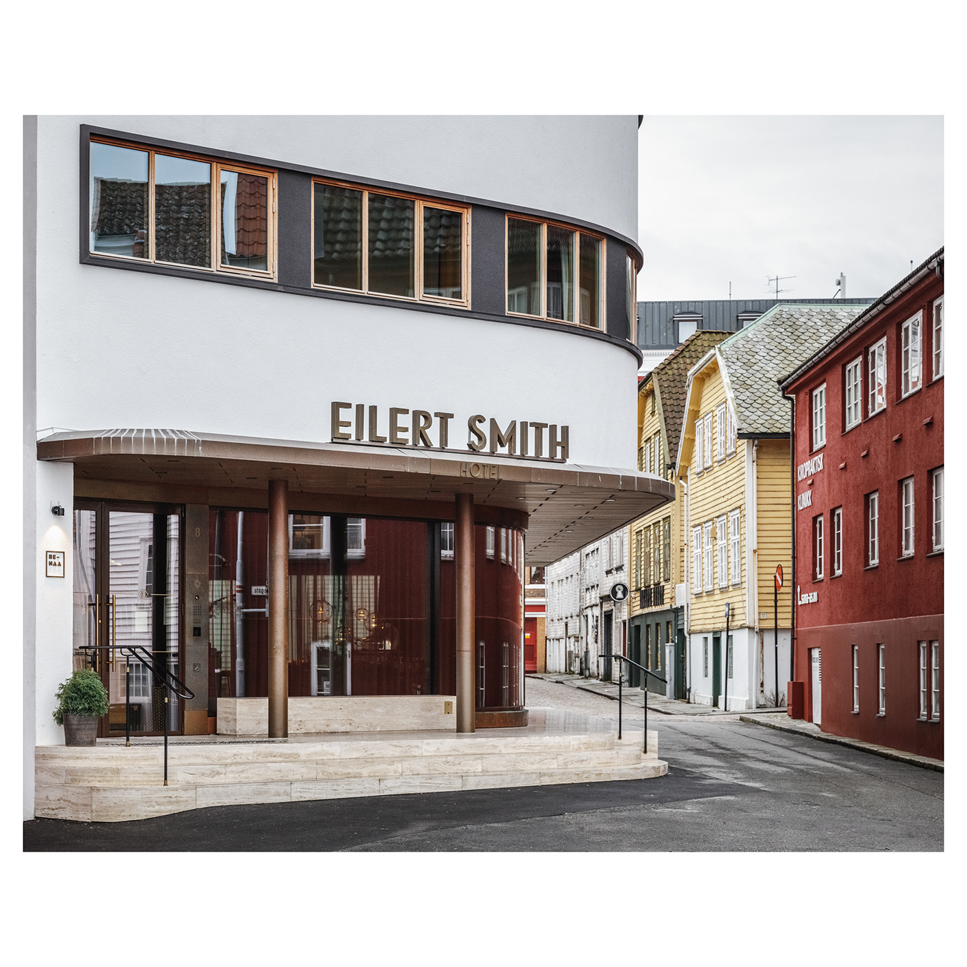 E I L E R T S M I T H-3