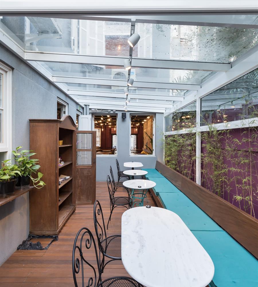 巴西历史建筑中的现代咖啡馆设计-14