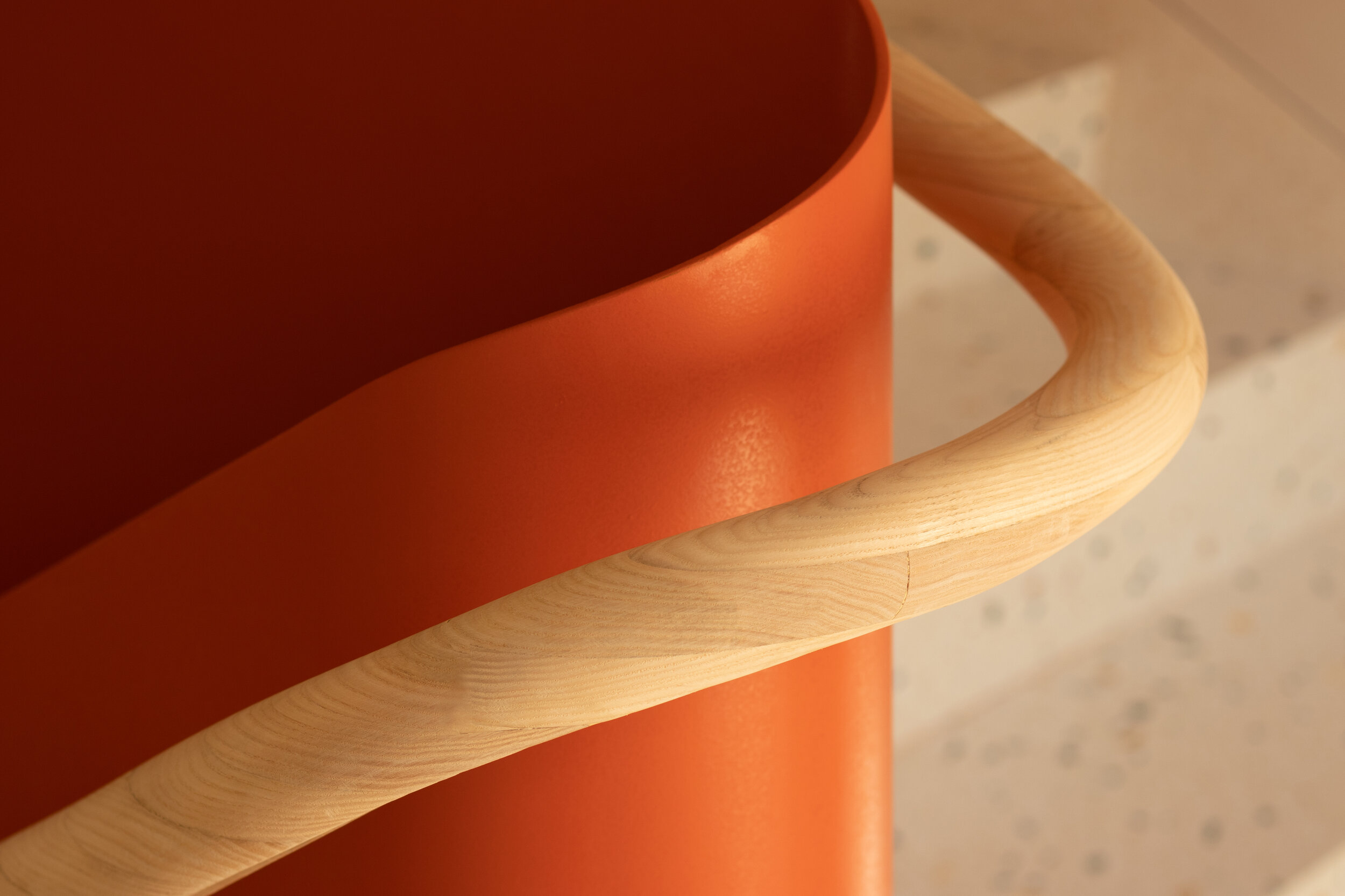 华沙6号

注：VARSOVIA是拉丁语中华沙（波兰首都）的名称这里6推测可能是编号之类，由于缺乏更多背景信息，按常规理解翻译为华沙6号  -14