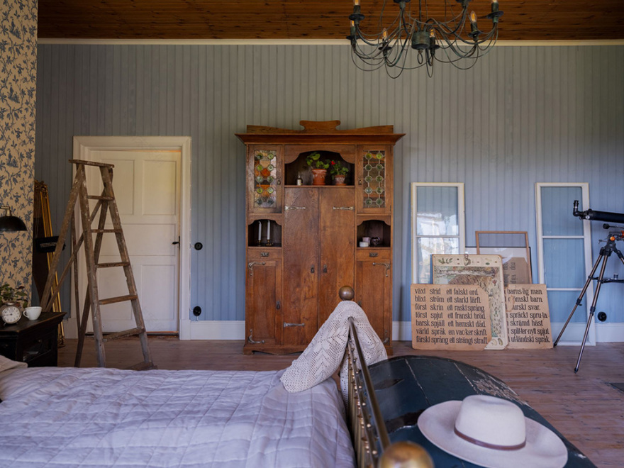 瑞典老村校改造的大型明亮别墅-40