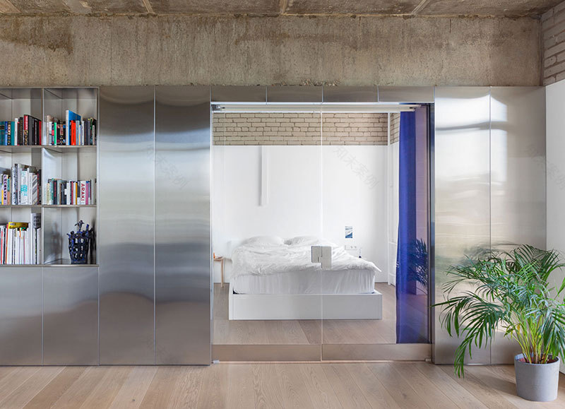 莫斯科 50 平米摄影工作室公寓,工业风中见温馨-7