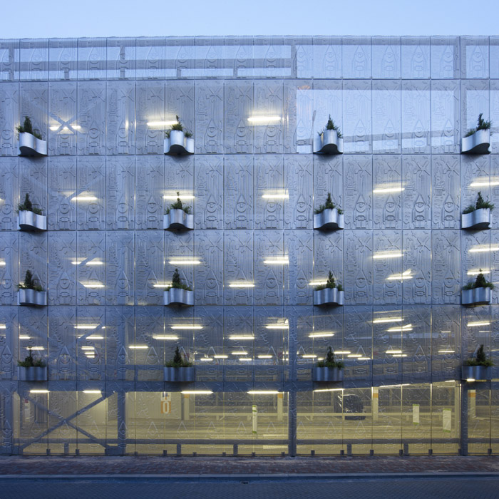 荷兰阿尔梅勒市中心的创意停车场设计-22