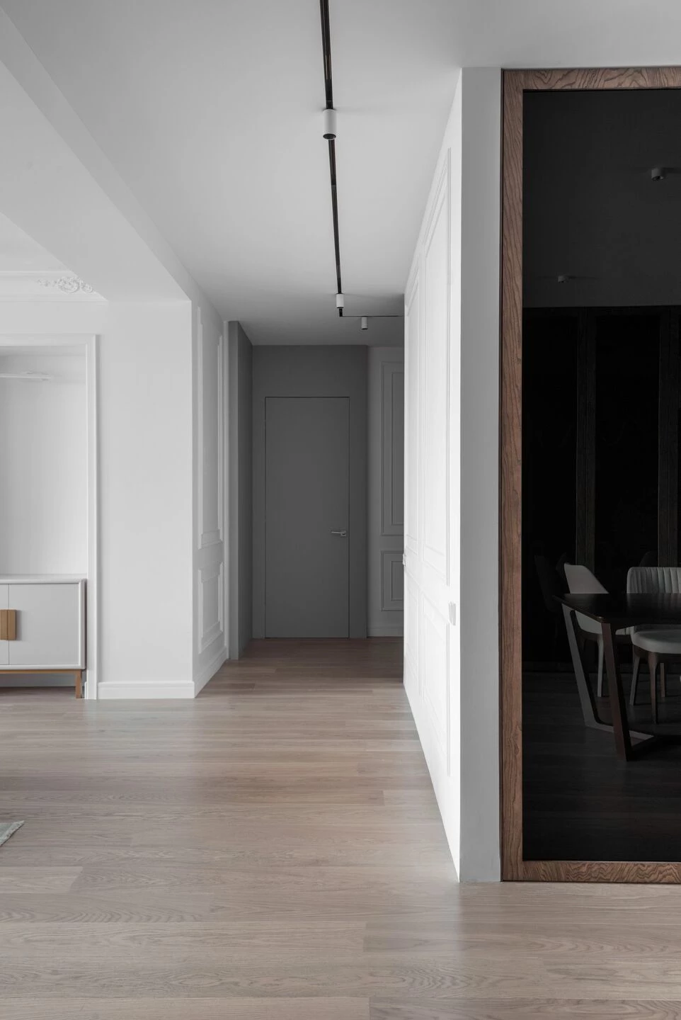 Philosophy of moderation neoclassical apartment-42