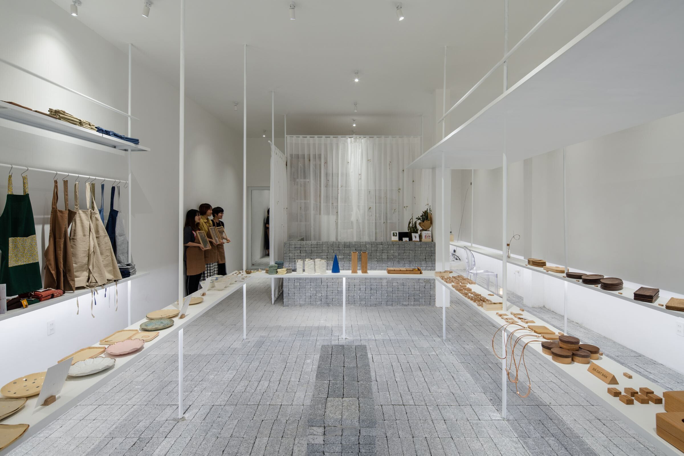 越南陶器店创意展示空间丨越南胡志明市丨Sawadeesign Studio-39