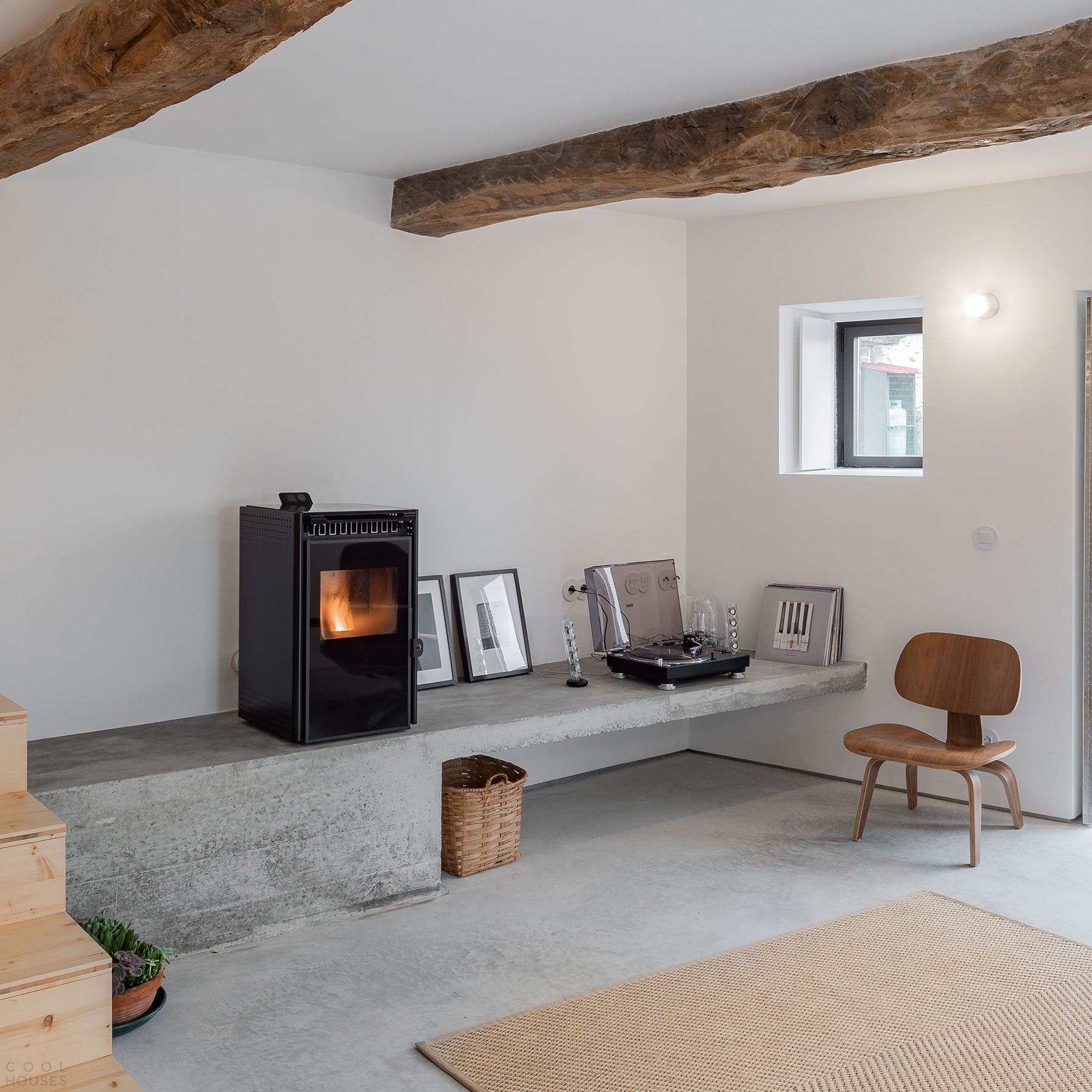 将乡村废弃房屋改造成现代舒适别墅丨葡萄牙丨Filipe Pina建筑工作室-10