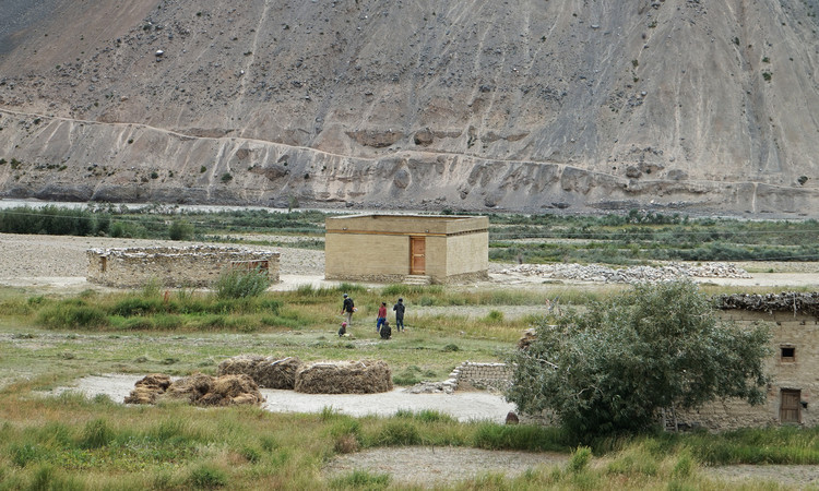 Tanpo Solar School Csomas Room Foundation-1