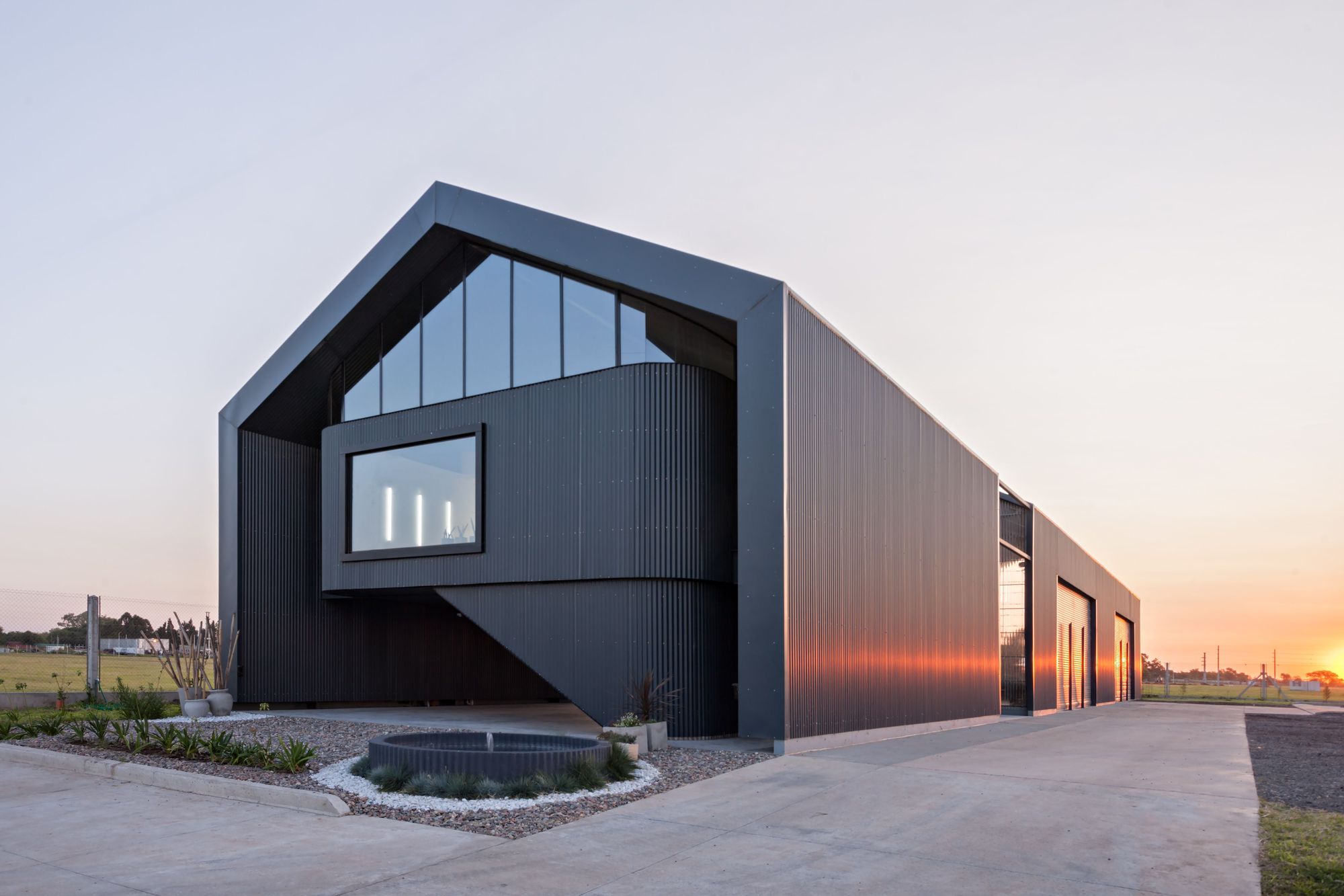 Bertolotti Vial Machinery and Office Warehouse / Estudio 2(A) DosArquitectas-31
