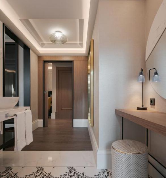 欧洲之星里斯本海湾酒店（注：Eurostars一般指欧洲之星酒店集团，Bai·a推测是葡萄牙语海湾baía的错误写法，结合语境这样翻译较为合适，但纯字面内容主要是品牌和地名，严格来说直接音译欧罗之星里斯本拜阿更准确） 丨PF1 Interiorismo Contract-39