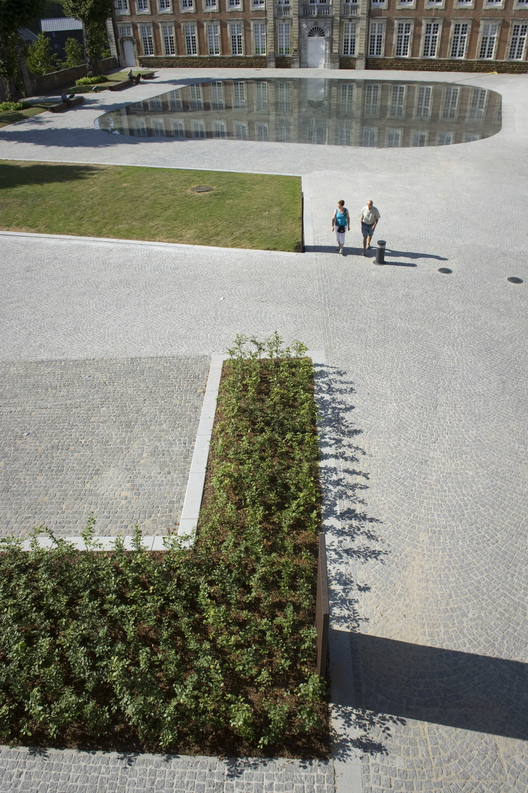 Courtyard of Averbode Abbey  OMGEVING-26