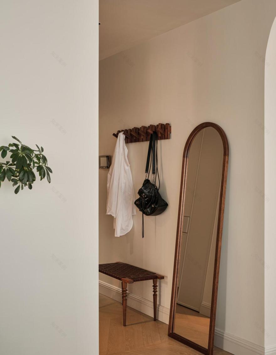 现代简约与中古风情的完美融合-2