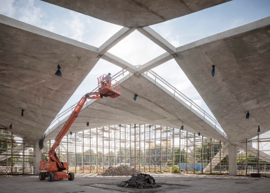 马格德堡双曲面壳体屋顶建筑丨德国马格德堡丨gmp-85