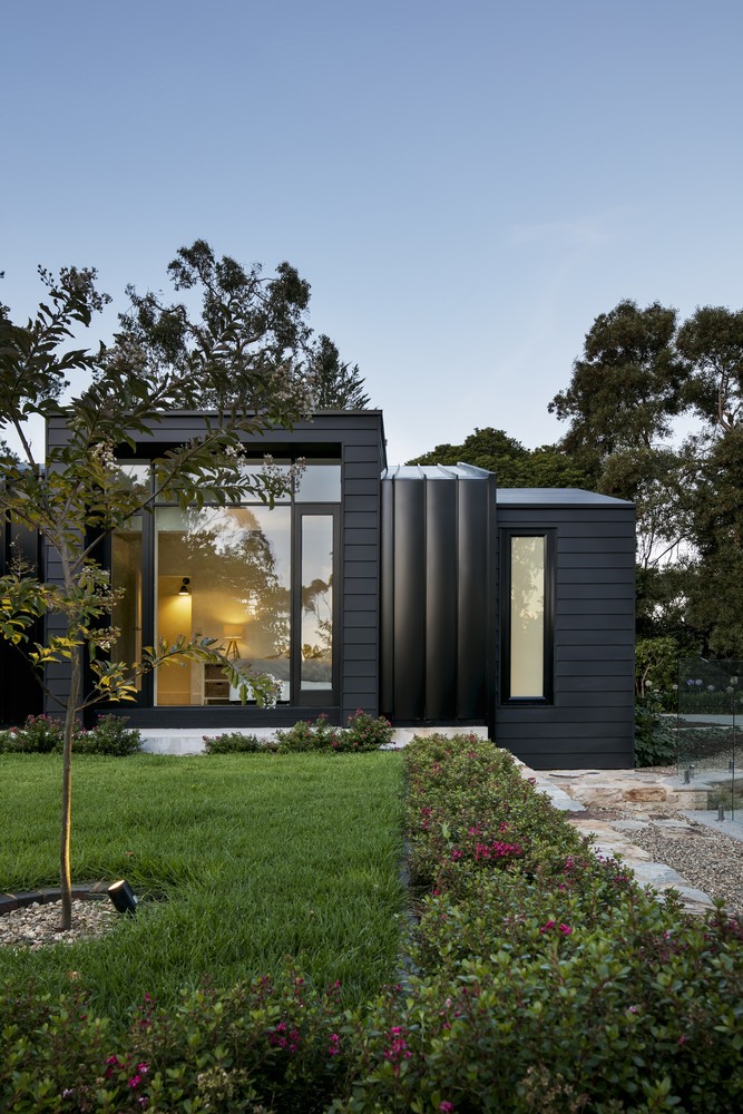澳大利亚黑色系住宅设计-3