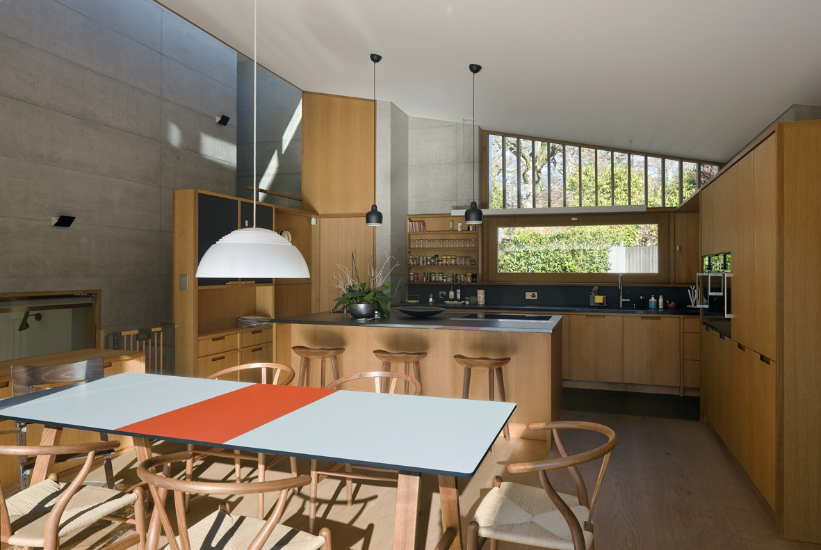 瑞士 Vandoeuvres 斜坡上的绿意住宅-9