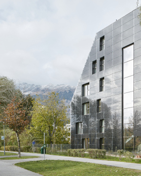 House for Psychosocial Care and Living / Fügenschuh Hrdlovics Architekten