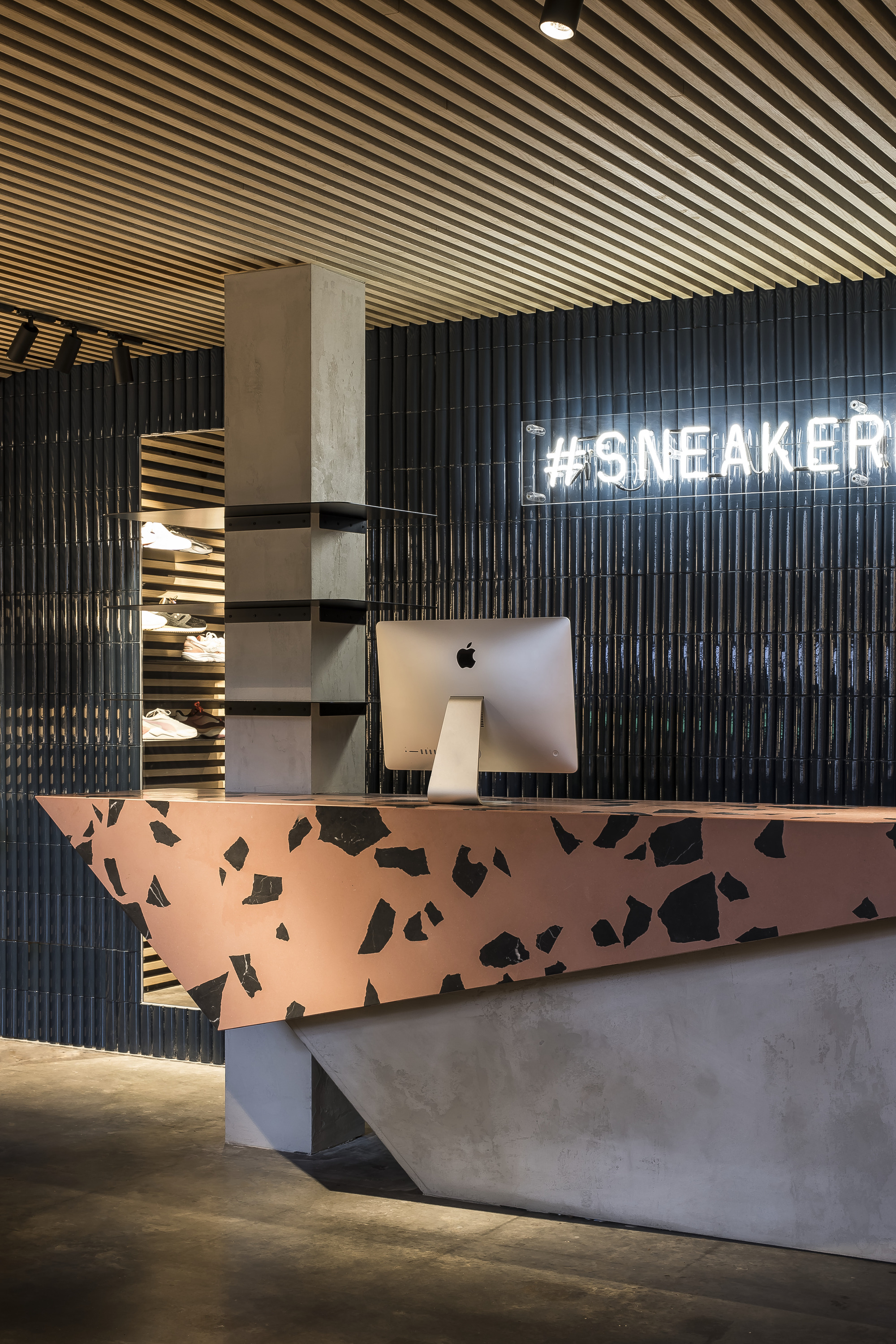 荷兰阿姆斯特丹运动鞋商店设计丨Barde + vanVoltt-32