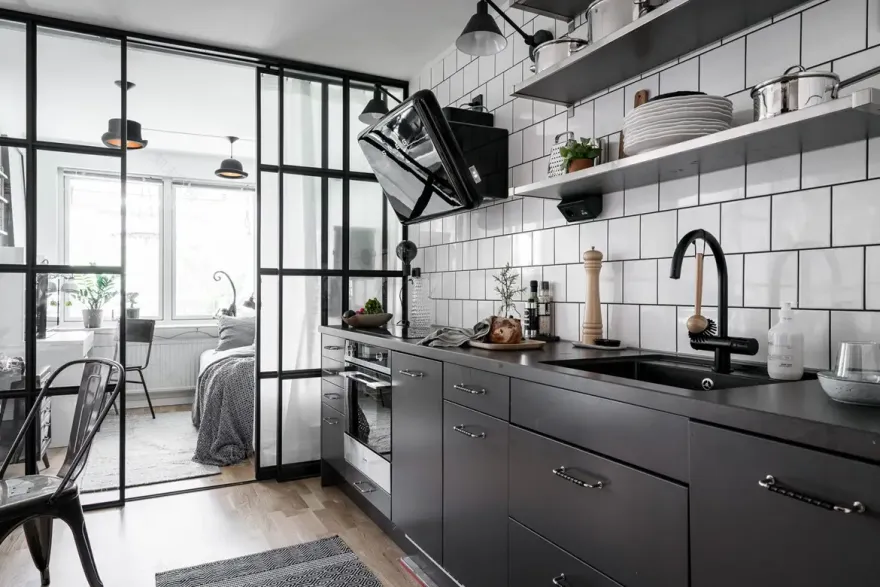 瑞典公寓巧变四居室 | 玻璃隔断打造明亮家庭空间-11