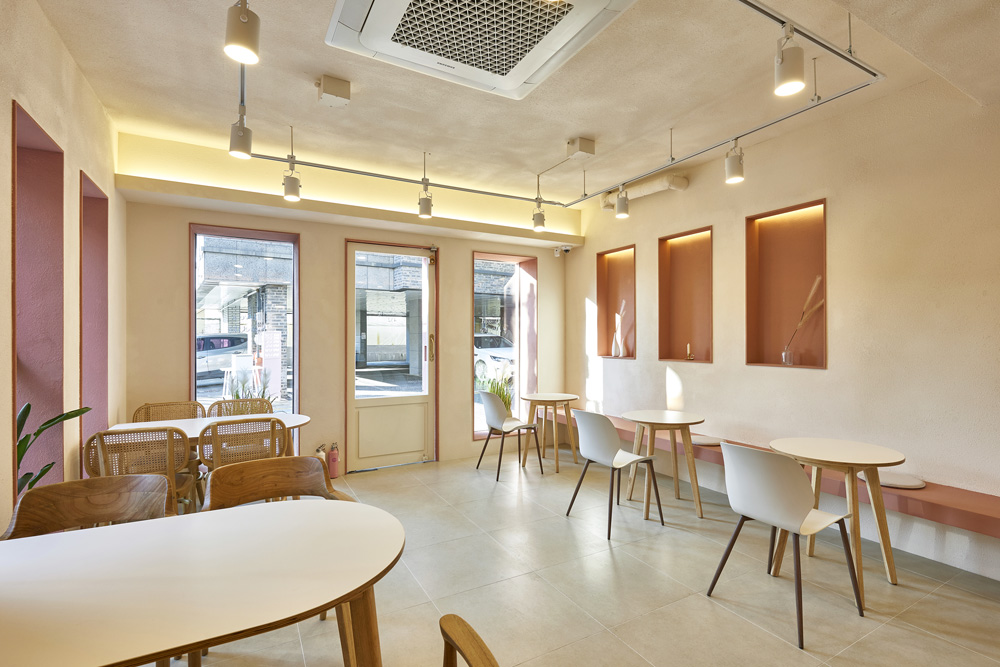 13 坪水原咖啡厅，粉红外观点亮空间设计-10