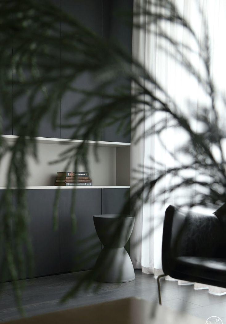 清羽设计丨平层丨黑白冷调如何打造温馨小家-12