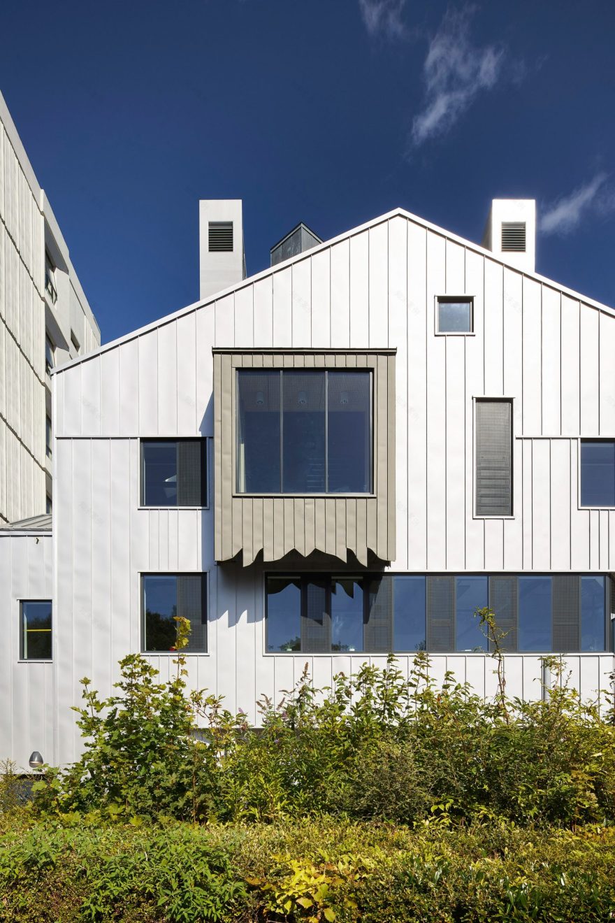 曼彻斯特青年剧院绿色更新,金属表皮与环保设计成亮点-4