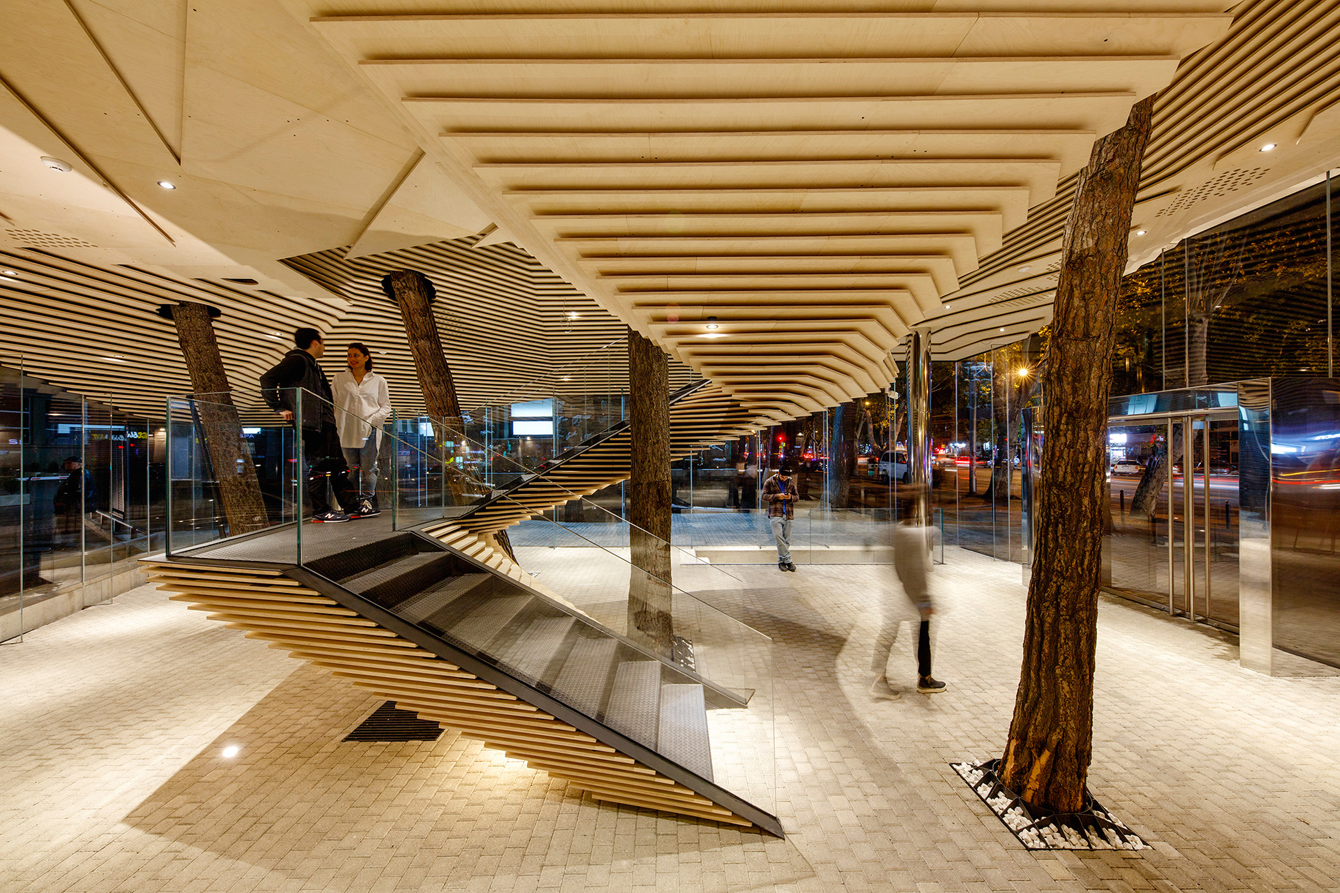 悬浮绿意,模糊边界——Khmaladze 建筑事务所打造零售餐厅空间-21