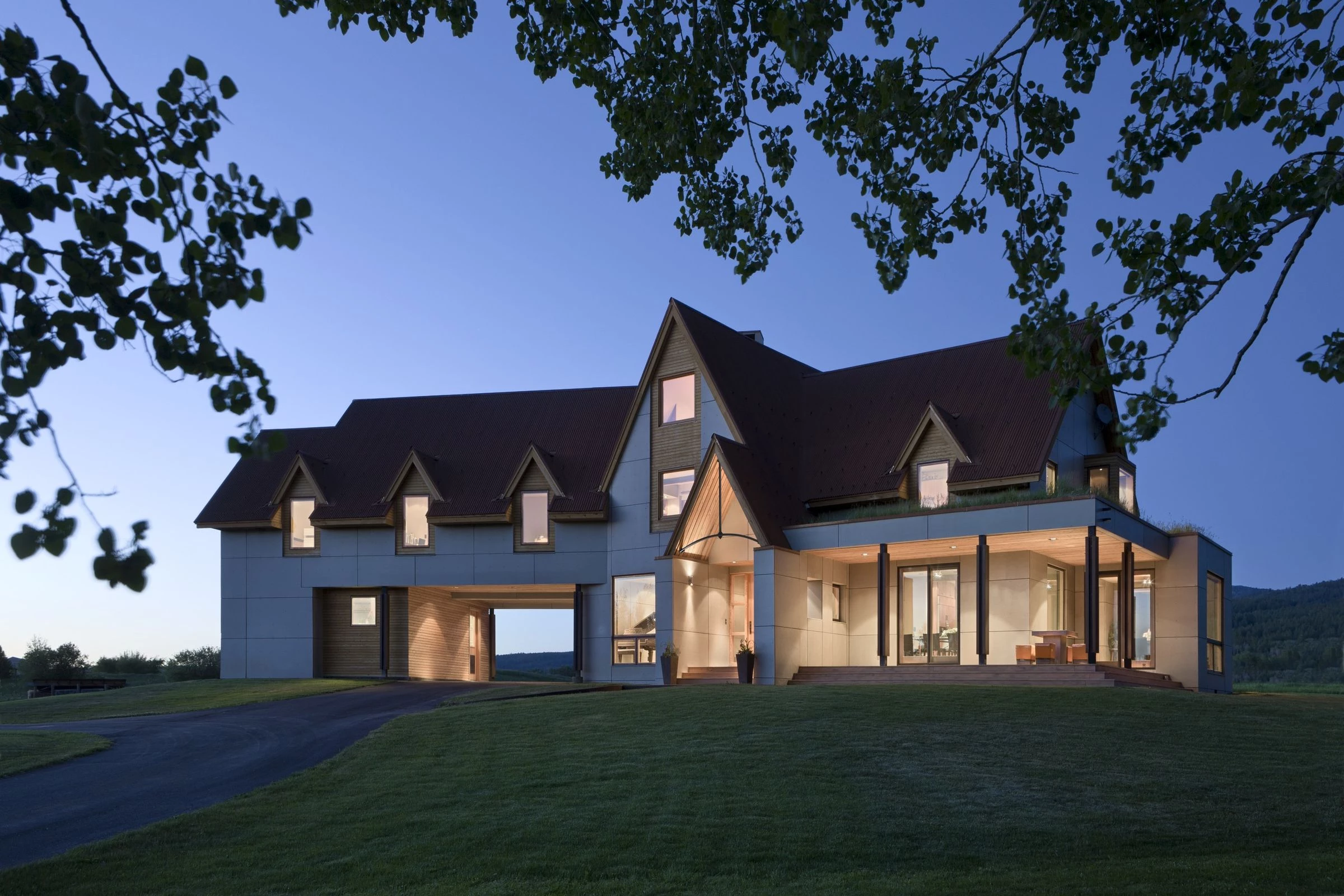 翻新改造的现代家庭别墅-14