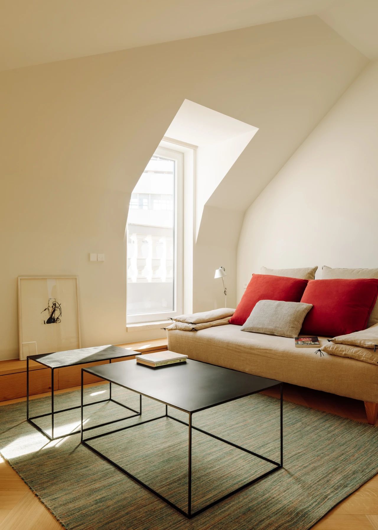 美国现代复古混搭平层设计案例丨葡萄牙里斯本丨Maison Amarande-13