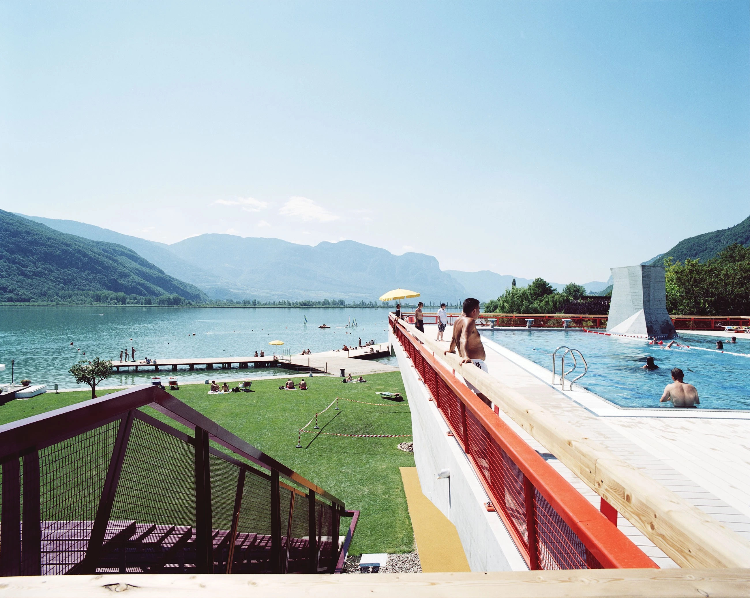 意大利 Caldera 湖畔游泳馆 · 休闲与感官的全新体验-9