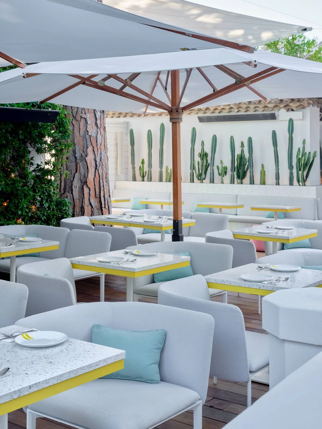 色彩盛宴 · Pharrell Williams 与 Jean Imbert 的法国圣特罗佩兹餐厅设计-14