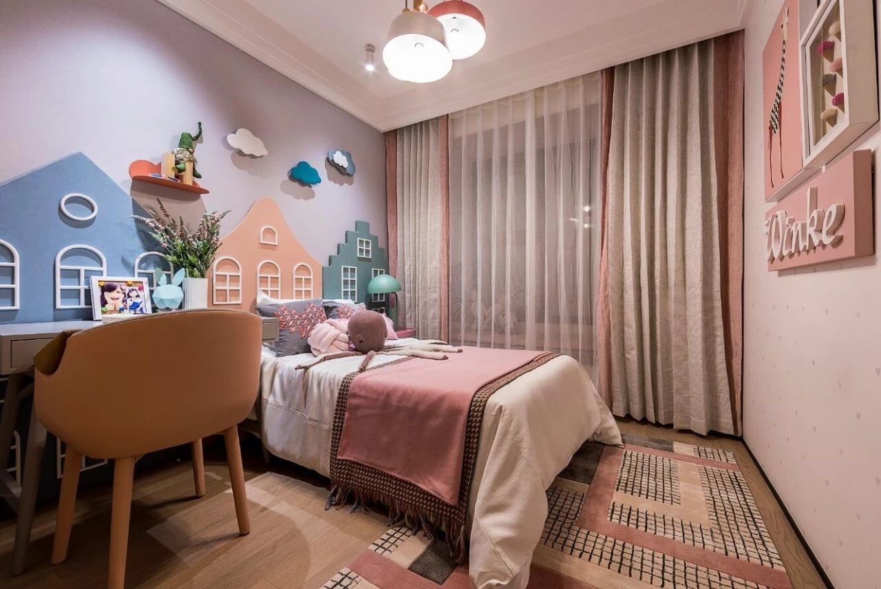 前卫艺术融合自然元素,打造浓烈色彩的现代空间-17