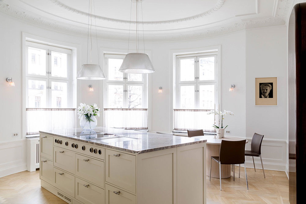 斯德哥尔摩优雅白色公寓,超大空间与精致装饰的完美结合-9